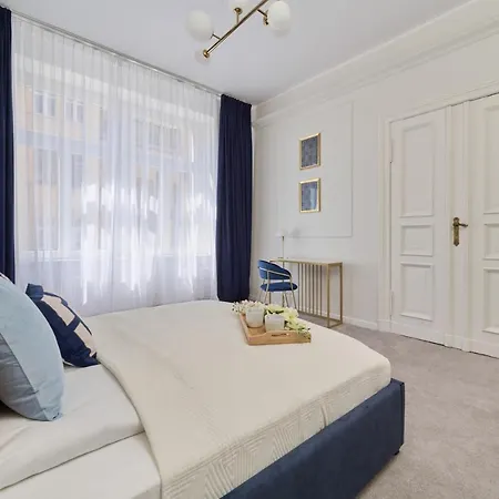 Elegant Swiety Marcin By Renters * Poznań