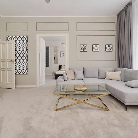 Elegant Swiety Marcin By Renters