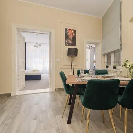 Elegant Swiety Marcin By Renters Apartment